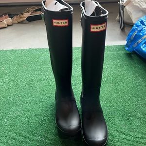 Hunter women tall boots with extended calf buckle size 8